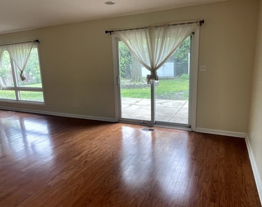 2s525 Lloyd Avenue - Photo Thumbnail 14