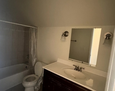 2s525 Lloyd Avenue - Photo Thumbnail 22