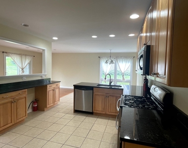 2s525 Lloyd Avenue - Photo Thumbnail 8
