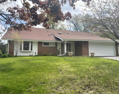 2s525 Lloyd Avenue - Photo Thumbnail 1