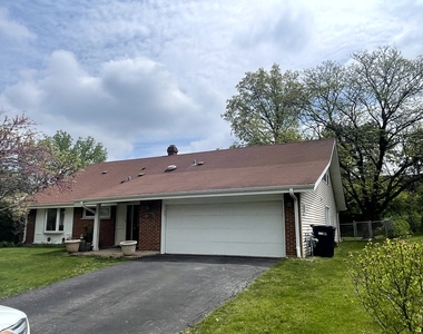 2s525 Lloyd Avenue - Photo Thumbnail 2