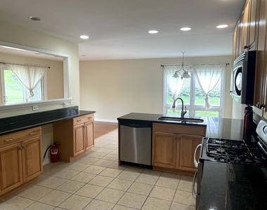 2s525 Lloyd Avenue - Photo Thumbnail 7