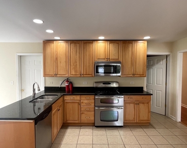 2s525 Lloyd Avenue - Photo Thumbnail 9
