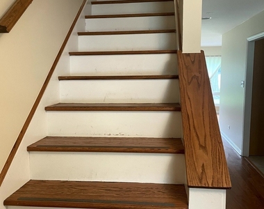2s525 Lloyd Avenue - Photo Thumbnail 4