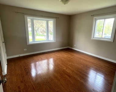 2s525 Lloyd Avenue - Photo Thumbnail 19