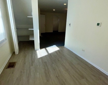 1925 Grey Avenue - Photo Thumbnail 7