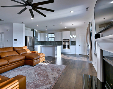 311 Dennis Lane - Photo Thumbnail 4