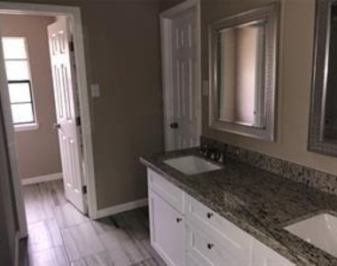 592 River Plantation Drive - Photo Thumbnail 16