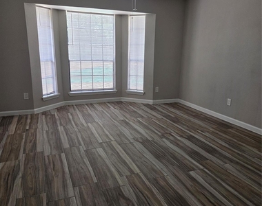 592 River Plantation Drive - Photo Thumbnail 9