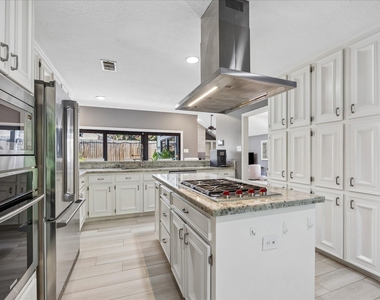 11646 Manor Park Drive - Photo Thumbnail 11