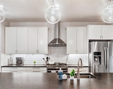 210 Marathon Street - Photo Thumbnail 3