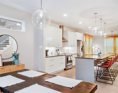 210 Marathon Street - Photo Thumbnail 2