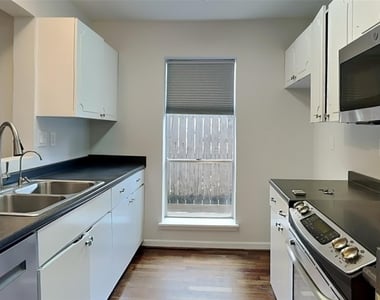 505 Westcott Street - Photo Thumbnail 4