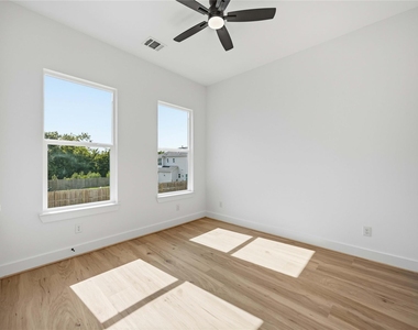 9106 Coffee Street - Photo Thumbnail 17