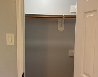 210 Indian Summer Court - Photo Thumbnail 18