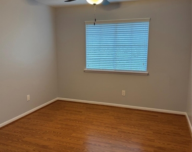 210 Indian Summer Court - Photo Thumbnail 13