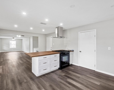 6421 Teluco Street - Photo Thumbnail 17