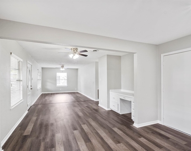 6421 Teluco Street - Photo Thumbnail 7
