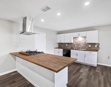 6421 Teluco Street - Photo Thumbnail 3