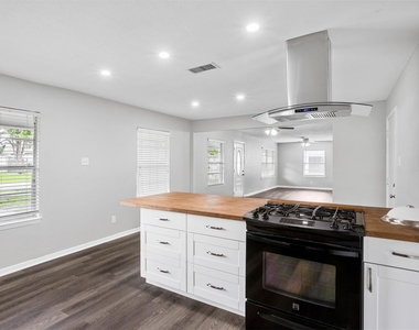 6421 Teluco Street - Photo Thumbnail 2