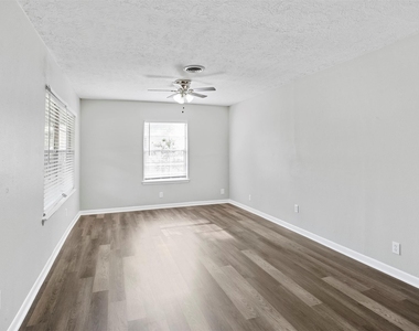 6421 Teluco Street - Photo Thumbnail 3