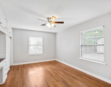 6421 Teluco Street - Photo Thumbnail 10