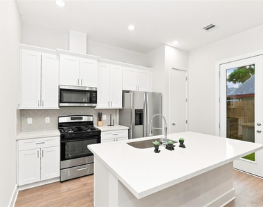 835 Dorchester Street - Photo Thumbnail 4