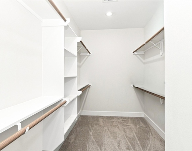 835 Dorchester Street - Photo Thumbnail 11