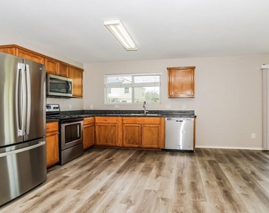 16770 N Thrasher Drive - Photo Thumbnail 4