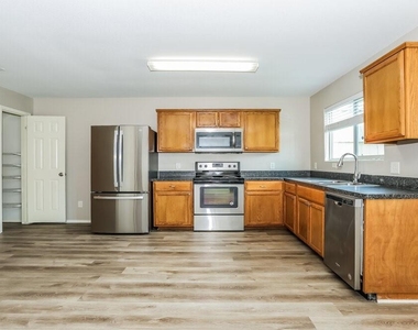 16770 N Thrasher Drive - Photo Thumbnail 5