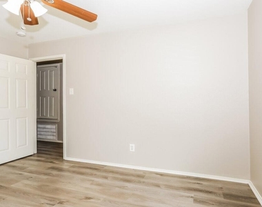 16770 N Thrasher Drive - Photo Thumbnail 11