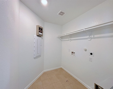 6034 Prince Place Drive - Photo Thumbnail 5