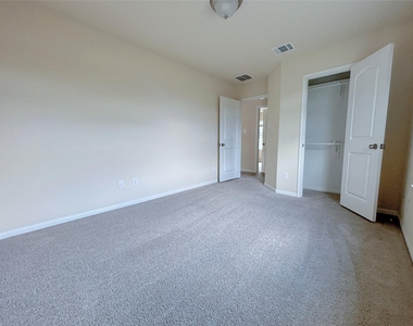 6034 Prince Place Drive - Photo Thumbnail 6