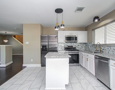 19407 Wann Park Drive - Photo Thumbnail 3