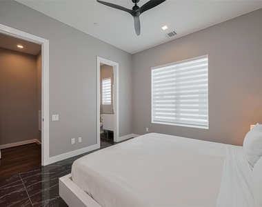 5919 E Post Oak Lane - Photo Thumbnail 23