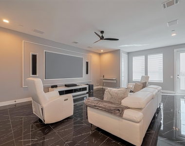 5919 E Post Oak Lane - Photo Thumbnail 18
