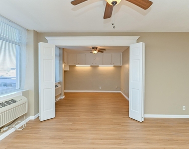 7520 Hornwood Drive - Photo Thumbnail 7