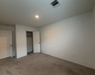 531 Flower Reed Court - Photo Thumbnail 12