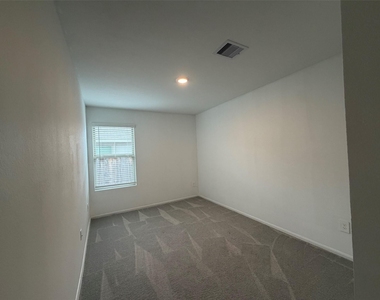 531 Flower Reed Court - Photo Thumbnail 10