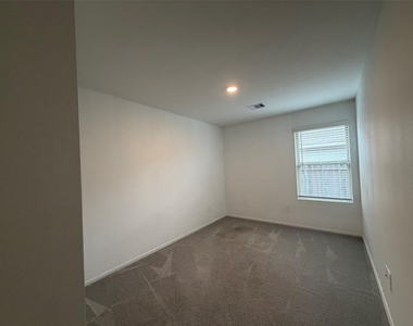 531 Flower Reed Court - Photo Thumbnail 13