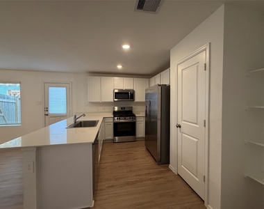 531 Flower Reed Court - Photo Thumbnail 5