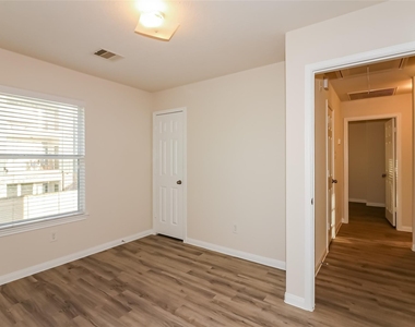 5430 Latta Plantation Drive - Photo Thumbnail 7