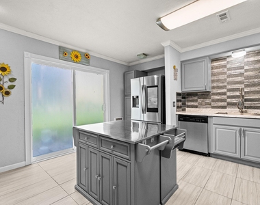 20 Clearview Street - Photo Thumbnail 9