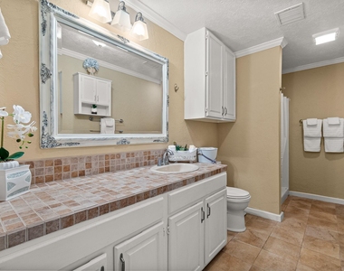 20 Clearview Street - Photo Thumbnail 16