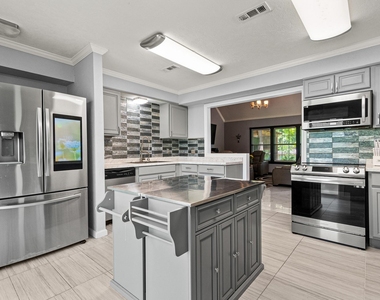20 Clearview Street - Photo Thumbnail 8