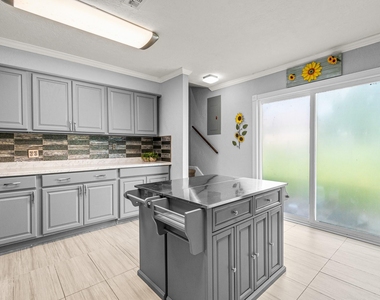 20 Clearview Street - Photo Thumbnail 6