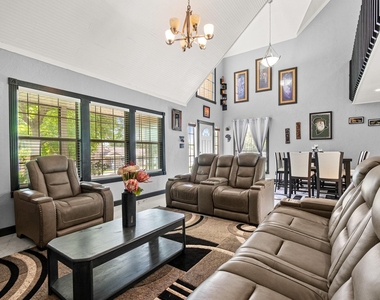 20 Clearview Street - Photo Thumbnail 4