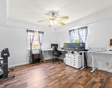 20 Clearview Street - Photo Thumbnail 17