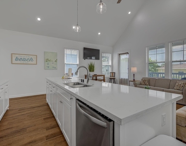 2309 67th Street - Photo Thumbnail 13