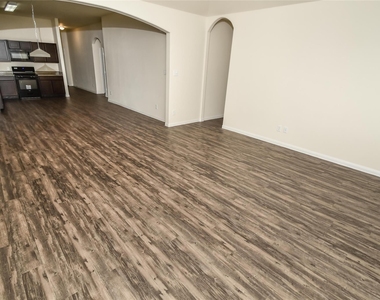 29602 Clover Shore Drive - Photo Thumbnail 4